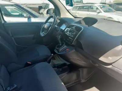 Renault 1.5 dCi Confort S/S 2018 - 10900 EUR, 173000 km - AUTO.MOTO.pt - 173000km - foto 8 de 16
