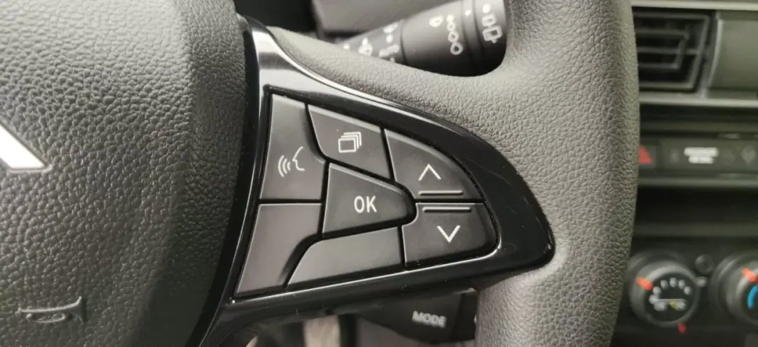 Dacia Sandero 2025 - 16990 EUR, 2000 km - AUTO.MOTO.pt - 2000km - foto 28 de 39