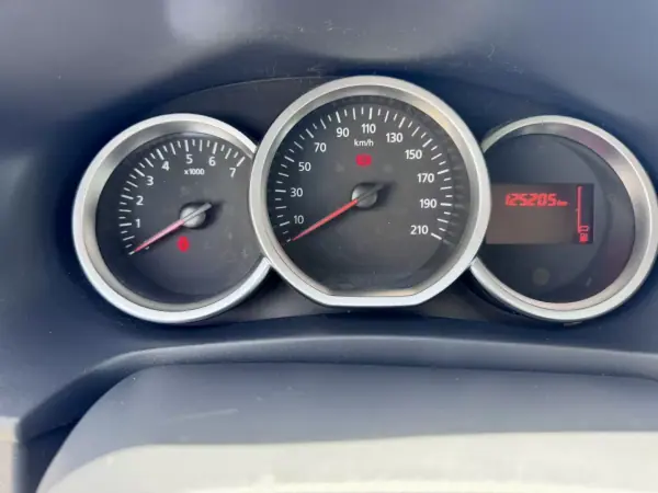 Dacia Sandero 2017 - 11500 EUR, 125170 km - AUTO.MOTO.pt - 125170km - foto 18 de 24