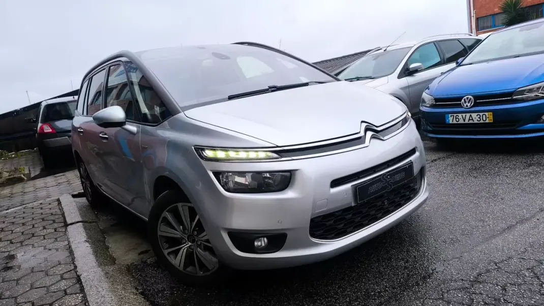 Citroën C4 Grand Picasso 2015 - 10900 EUR, 175000 km - AUTO.MOTO.pt - 175000km - foto 2 de 17
