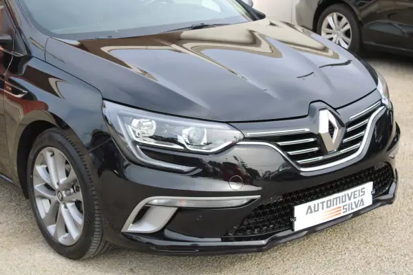 Renault Mégane 2021 - 16490 EUR, 165000 km - AUTO.MOTO.pt - 165000km - foto 6 de 30