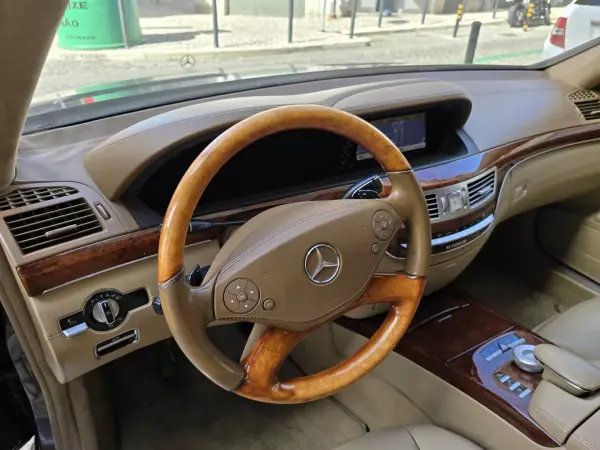 Mercedes-Benz S 400 2011 - 13990 EUR, 353009 km - AUTO.MOTO.pt - 353009km - foto 12 de 23