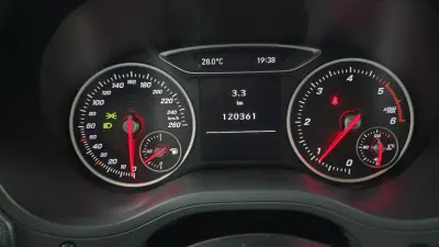 Mercedes-Benz B 180 2017 - 15990 EUR, 120000 km - AUTO.MOTO.pt - 120000km - foto 8 de 27