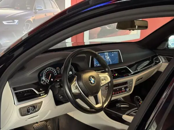 BMW 730 2017 - 44990 EUR, 79085 km - AUTO.MOTO.pt - 79085km - foto 25 de 30