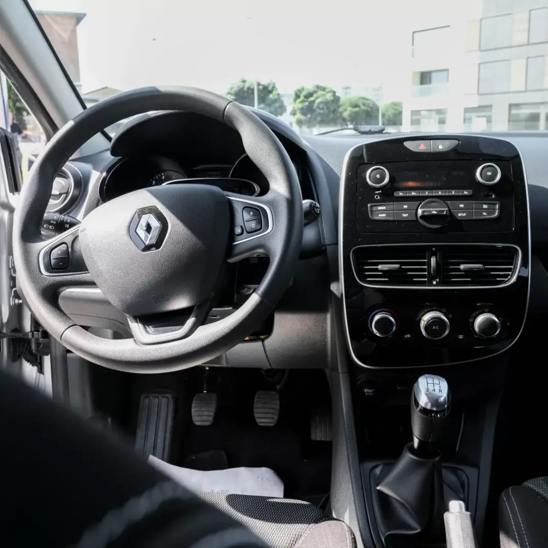 Renault Clio 2018 - 12900 EUR, 89758 km - 89758km - foto 9 de 23