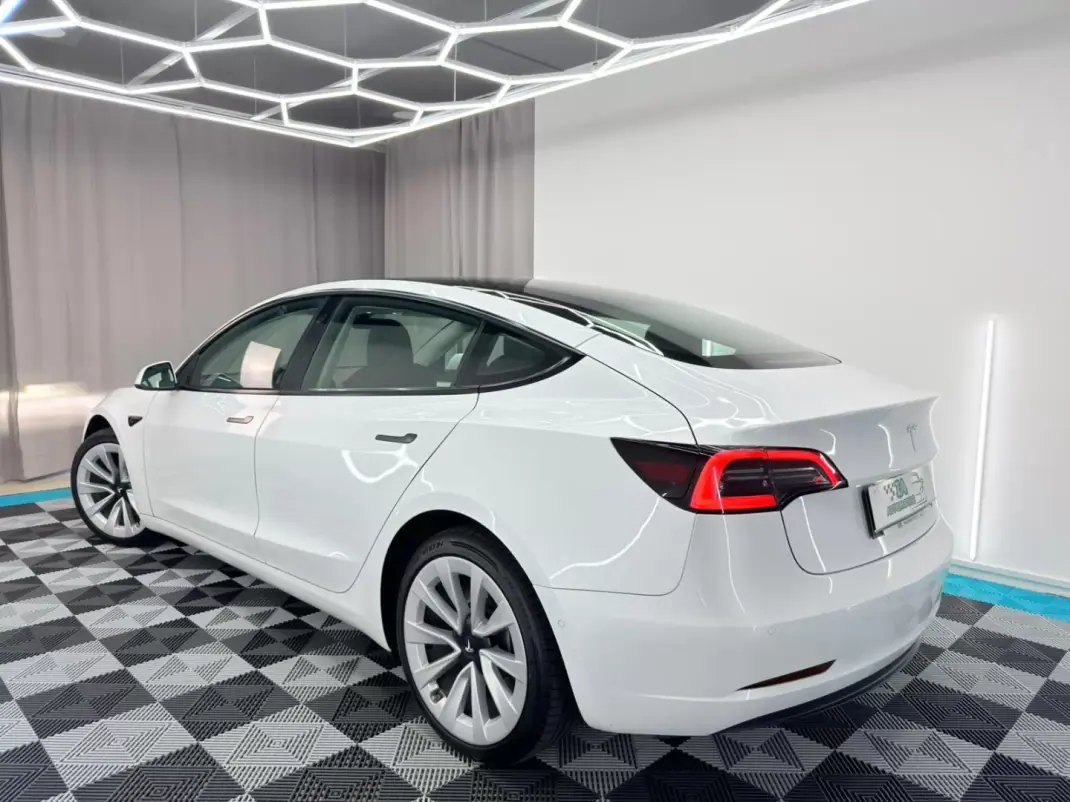 Tesla Model 3 2022 - 24999 EUR, 115000 km - AUTO.MOTO.pt - 115000km - foto 5 de 23