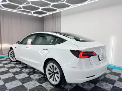 Tesla Model 3 2022 - 24999 EUR, 115000 km - AUTO.MOTO.pt - 115000km - foto 5 de 23