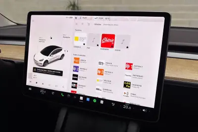Tesla Model 3 2021 - 25450 EUR, 58710 km - AUTO.MOTO.pt - 58710km - foto 28 de 56
