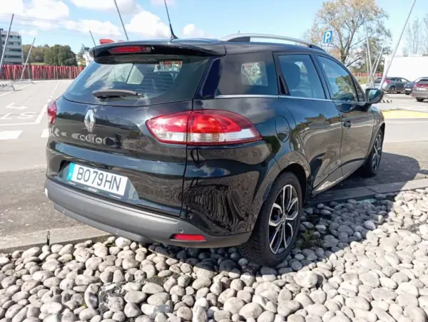 Renault Clio Sport Tourer 2019 - 9999 EUR, 186806 km - AUTO.MOTO.pt - 186806km - foto 6 de 29