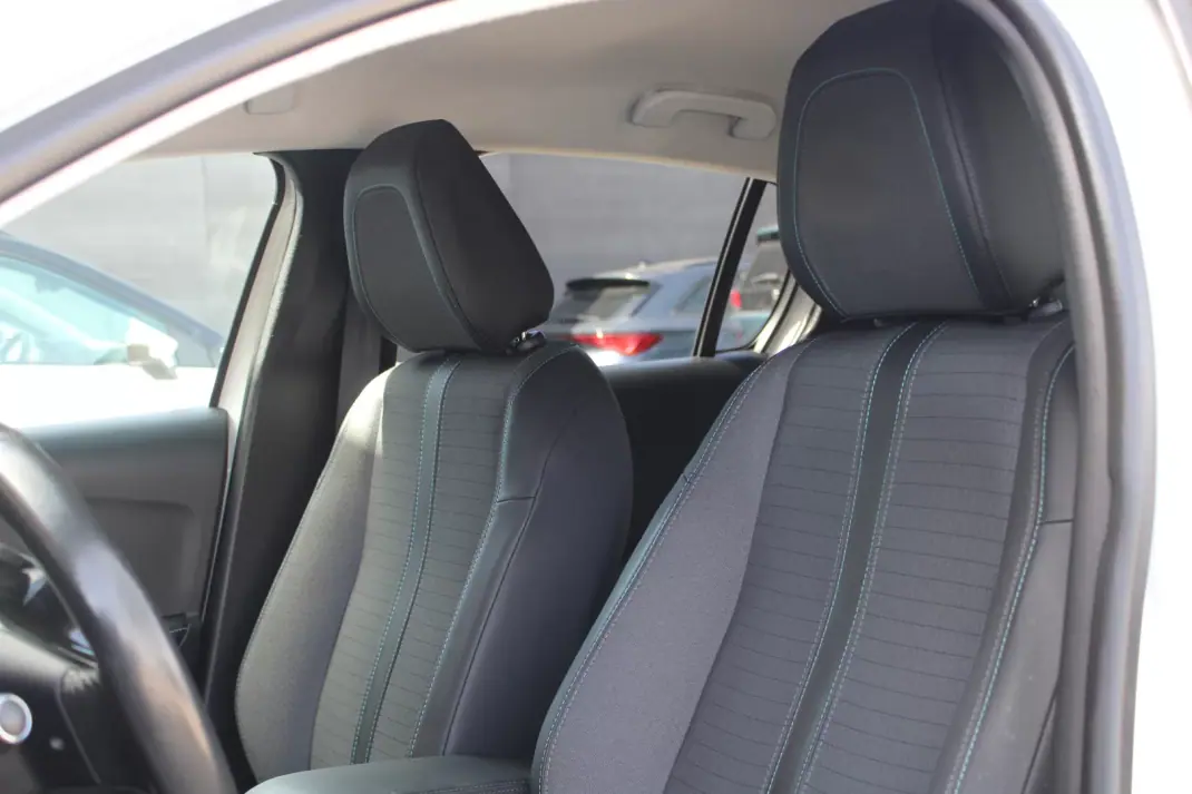 Peugeot e-208 2021 - 16490 EUR, 94000 km - AUTO.MOTO.pt - 94000km - foto 16 de 26