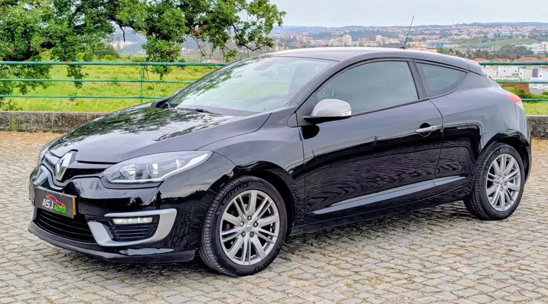 Renault Mégane Coupe 2014 - 8000 EUR, 276629 km - AUTO.MOTO.pt - 276629km - foto 2 de 22