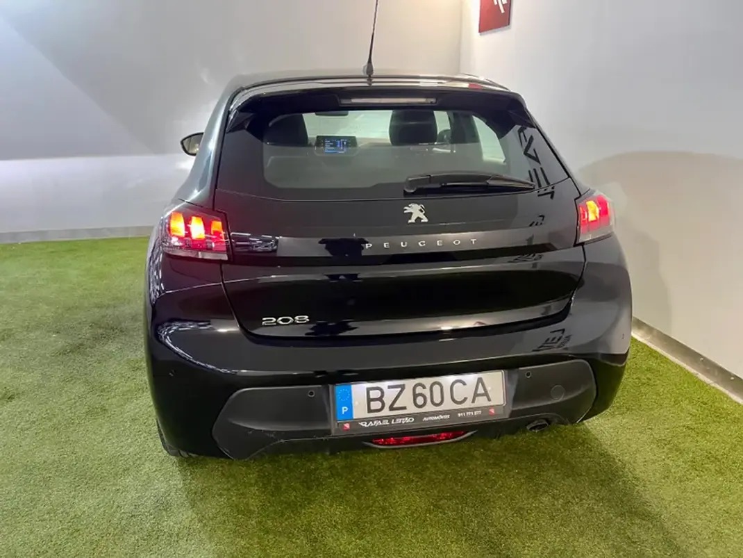 Peugeot 208 2022 - 14700 EUR, 131000 km - AUTO.MOTO.pt - 131000km - foto 7 de 29