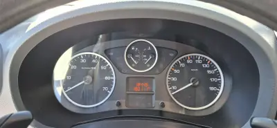 Citroën Berlindo 1.6 HDi Caixa Automatica 2018 - 12000 EUR, 180000 km - AUTO.MOTO.pt - 180000km - foto 8 de 19