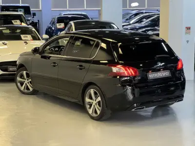 Peugeot 308 2017 - 10990 EUR, 120000 km - AUTO.MOTO.pt - 120000km - foto 15 de 35