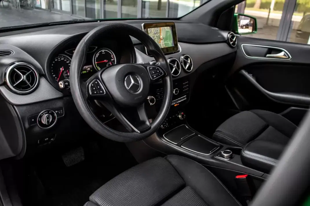 Mercedes-Benz B 250 2017 - 13990 EUR, 85144 km - AUTO.MOTO.pt - 85144km - foto 26 de 44