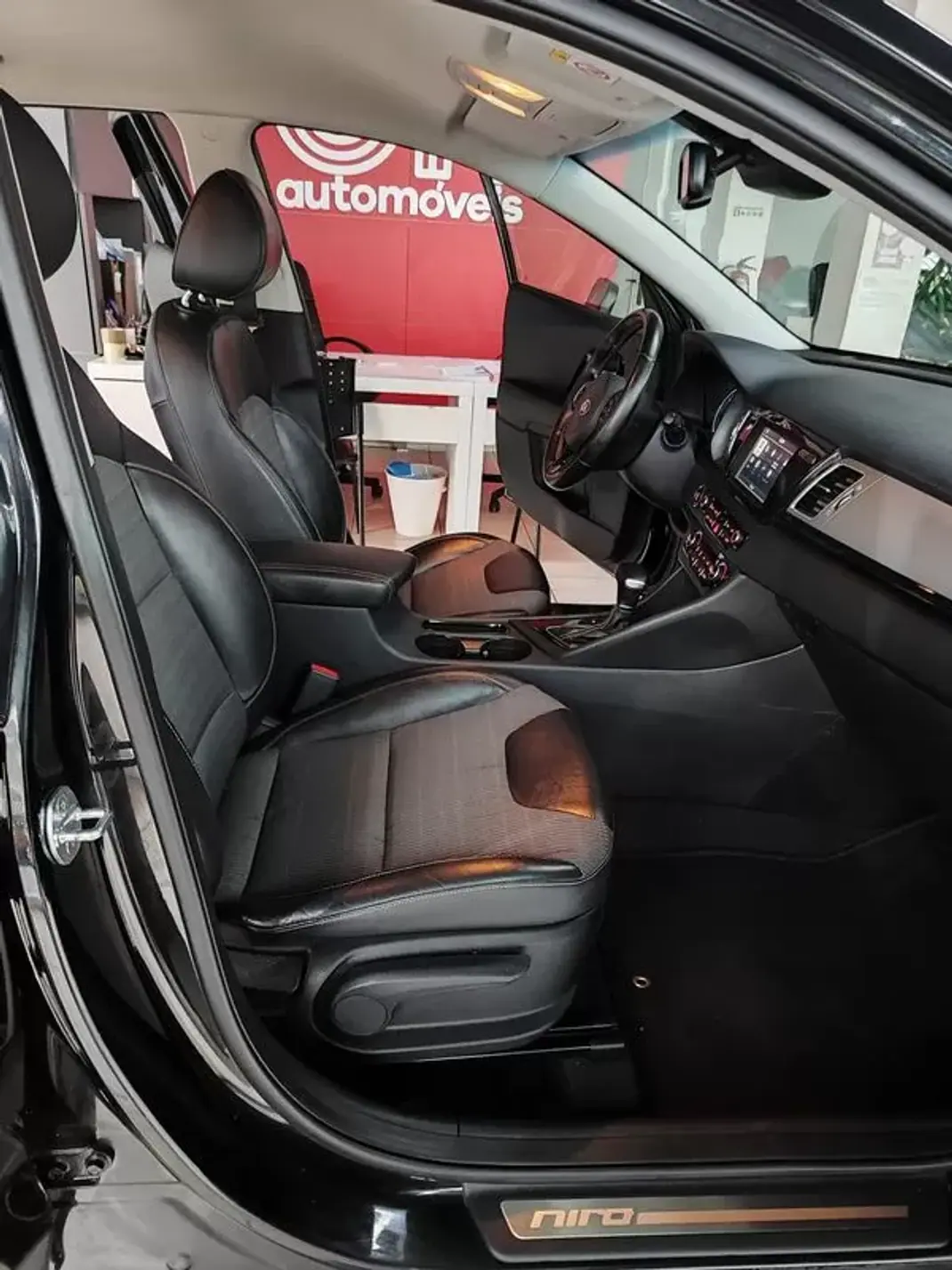 Kia Niro 2019 - 17250 EUR, 51300 km - AUTO.MOTO.pt - 51300km - foto 18 de 34