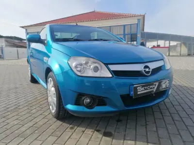 Opel Tigra TwinTop 2005 - 5890 EUR, 80000 km - foto 2 de 11