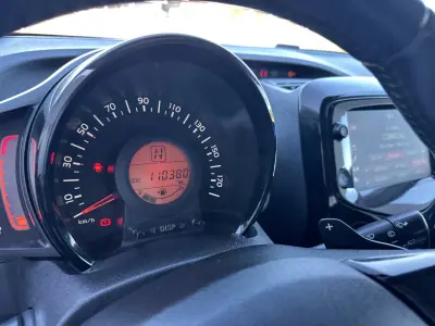 Citroën C1 2019 - 12990 EUR, 110000 km - AUTO.MOTO.pt - 110000km - foto 15 de 17