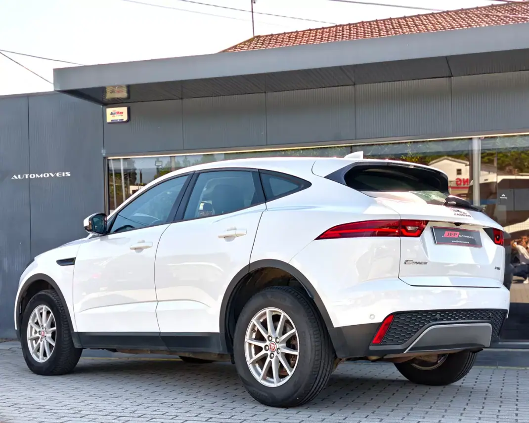 Jaguar E-Pace 2019 - 20500 EUR, 122300 km - AUTO.MOTO.pt - 122300km - foto 8 de 20