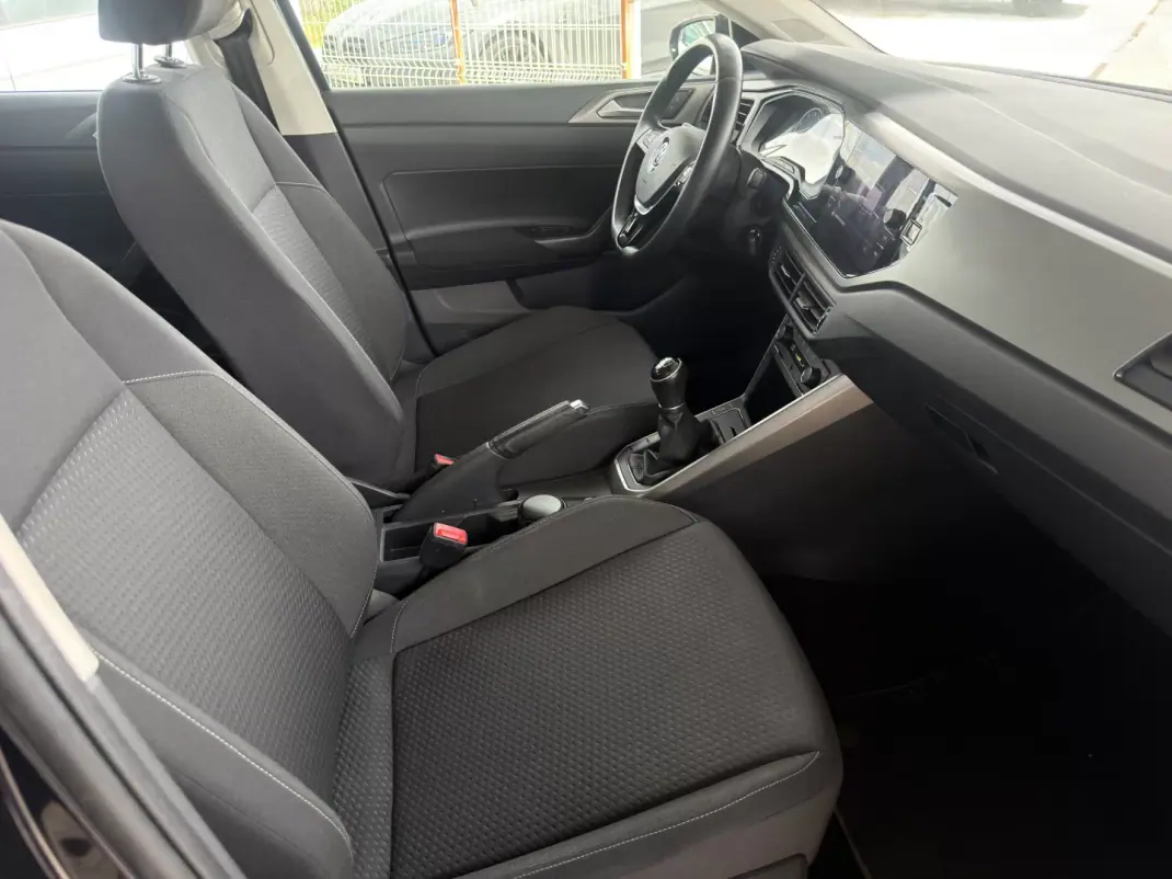 Volkswagen Polo 2019 - 12990 EUR, 62100 km - AUTO.MOTO.pt - 62100km - foto 16 de 18