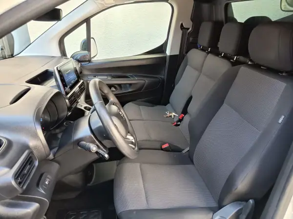 Toyota Proace Verso Electric 2022 - 17990 EUR, 78900 km - AUTO.MOTO.pt - 78900km - foto 20 de 22