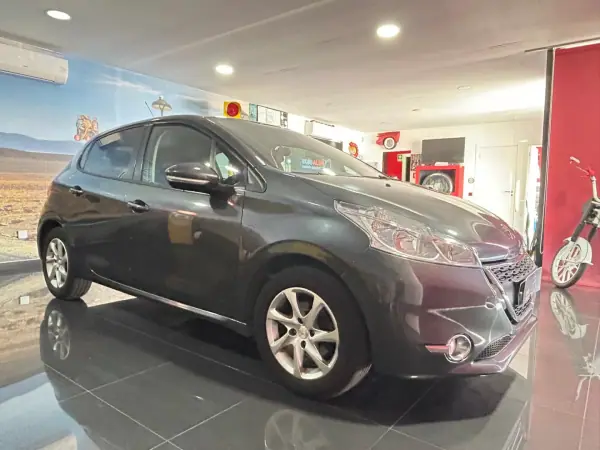 Peugeot 208 2014 - 9500 EUR, 220749 km - 220749km - foto 7 de 18