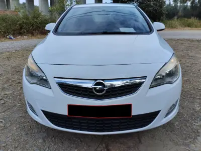 Opel Astra 2015 - 8950 EUR, 190000 km - AUTO.MOTO.pt - 190000km - foto 3 de 31