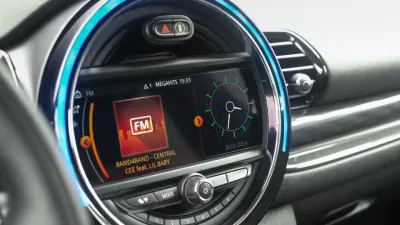 MINI Clubman 2018 - 24999 EUR, 131000 km - AUTO.MOTO.pt - 131000km - foto 14 de 37