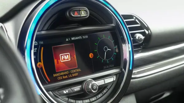 MINI Clubman 2018 - 24999 EUR, 131000 km - AUTO.MOTO.pt - 131000km - foto 14 de 37