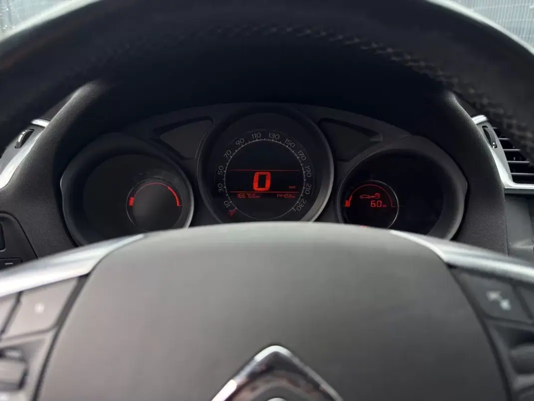 Citroën C4 2011 - 8990 EUR, 165000 km - AUTO.MOTO.pt - 165000km - foto 14 de 16