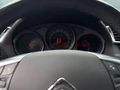 Citroën C4 2011 - 8990 EUR, 165000 km - AUTO.MOTO.pt - 165000km - foto 14 de 16