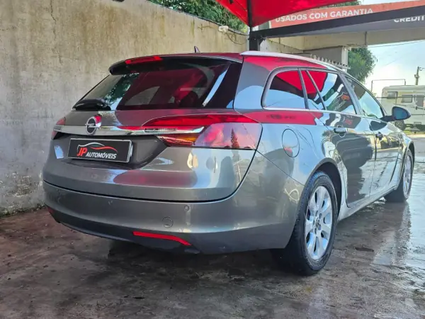 Opel Insignia Sports Tourer 2017 - 9999 EUR, 205000 km - AUTO.MOTO.pt - 205000km - foto 12 de 14