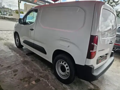 Citroën BERLINGO 3 LUGARES 2020 - 10750 EUR, 154000 km - AUTO.MOTO.pt - 154000km - foto 4 de 14