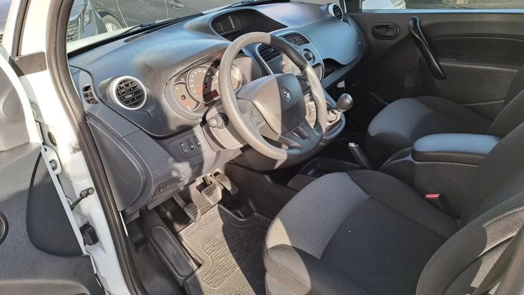 Renault Kangoo 1.5 DCi Maxi 2019 - 18900 EUR, 210580 km - AUTO.MOTO.pt - 210580km - foto 9 de 28