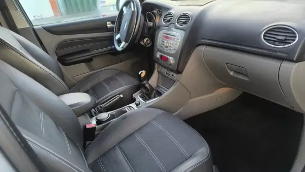 Ford Focus SW 2009 - 5500 EUR, 226000 km - AUTO.MOTO.pt - 226000km - foto 12 de 16