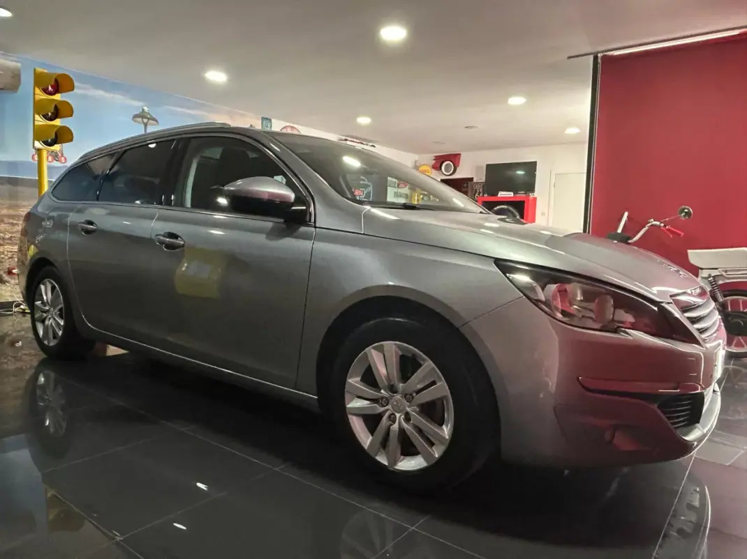Peugeot 308 SW 2014 - 10500 EUR, 193489 km - AUTO.MOTO.pt - 193489km - foto 8 de 21