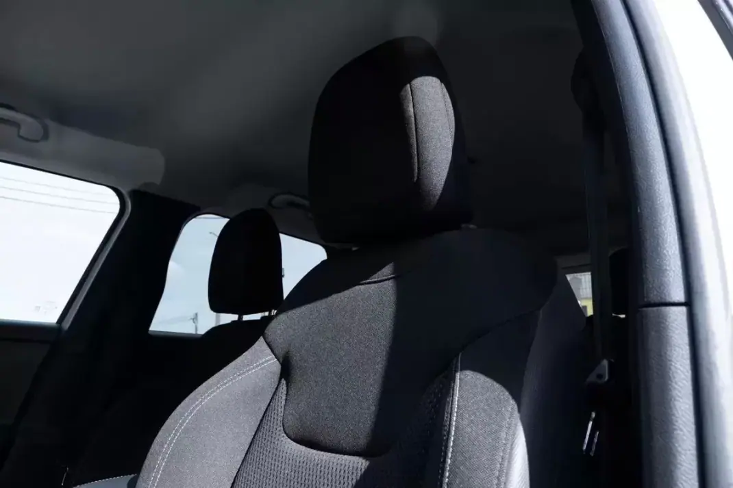 Jeep Renegade 2020 - 17600 EUR, 100000 km - AUTO.MOTO.pt - 100000km - foto 11 de 26