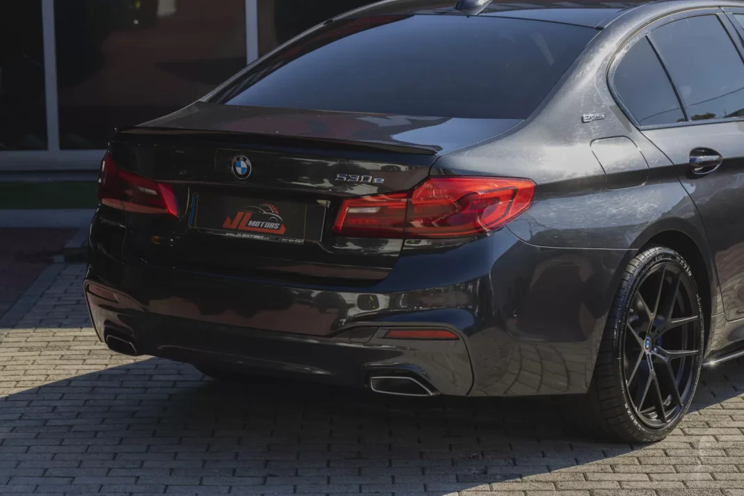 BMW 530e 2019 - 26850 EUR, 181810 km - AUTO.MOTO.pt - 181810km - foto 39 de 47