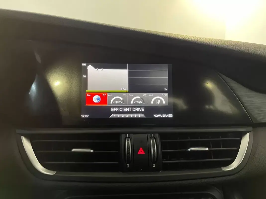 Alfa Romeo Giulia 2016 - 18500 EUR, 153000 km - AUTO.MOTO.pt - 153000km - foto 26 de 35