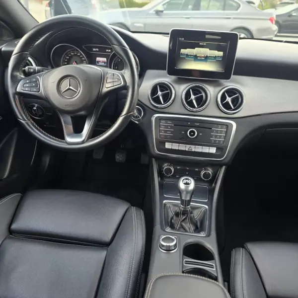 Mercedes-Benz CLA 180 2017 - 18950 EUR, 184855 km - AUTO.MOTO.pt - 184855km - foto 10 de 24