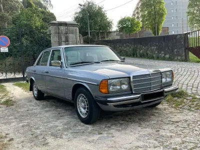 Mercedes-Benz 300 1982 - 13900 EUR, 233000 km - AUTO.MOTO.pt - 233000km - foto 3 de 32