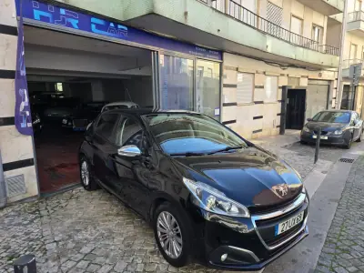 Peugeot 208 2018 - 5750 EUR, 187537 km - foto 3 de 18