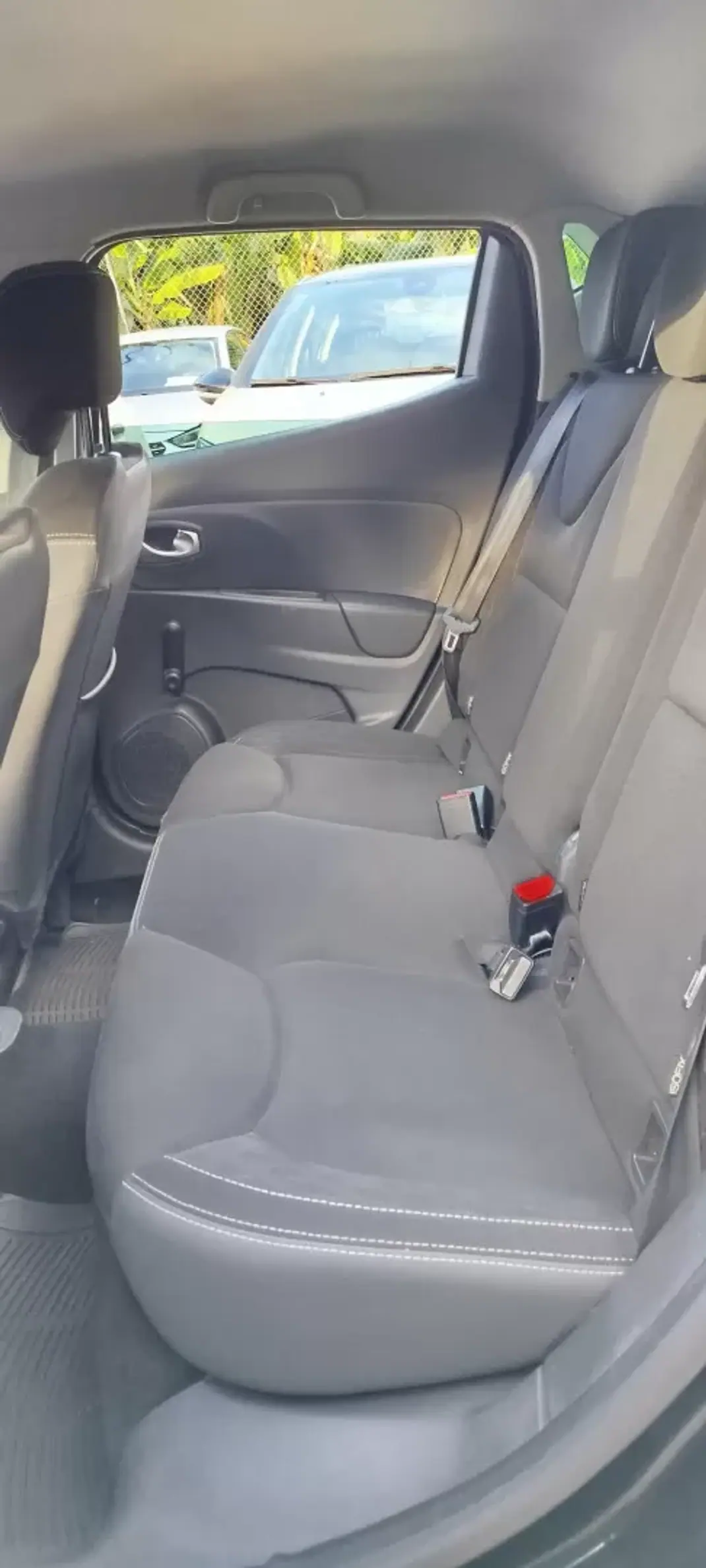 Renault Clio 2019 - 13250 EUR, 154000 km - AUTO.MOTO.pt - 154000km - foto 9 de 9