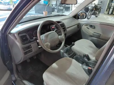 Suzuki Grand Vitara 1999 - 5900 EUR, 285000 km - AUTO.MOTO.pt - 285000km - foto 7 de 15