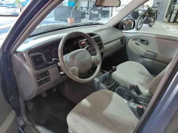 Suzuki Grand Vitara 1999 - 5900 EUR, 285000 km - AUTO.MOTO.pt - 285000km - foto 7 de 15