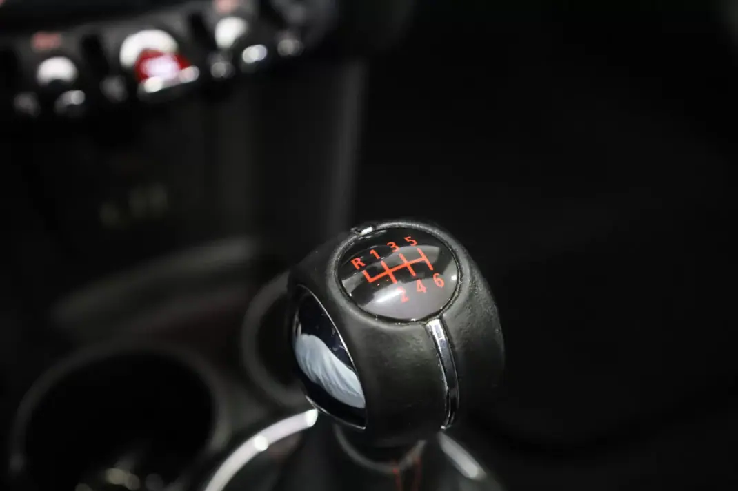 MINI One 2018 - 18950 EUR, 84859 km - AUTO.MOTO.pt - 84859km - foto 35 de 43