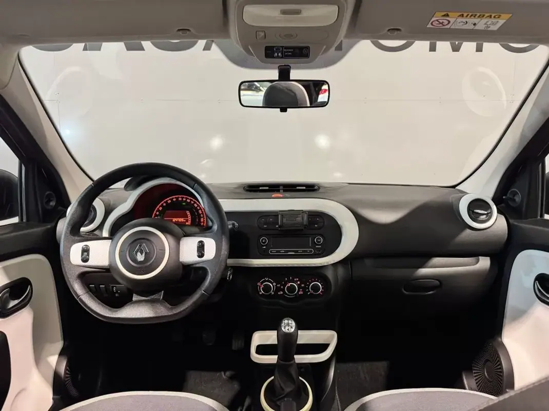 Renault Twingo 2015 - 7900 EUR, 124650 km - 124650km - foto 21 de 42