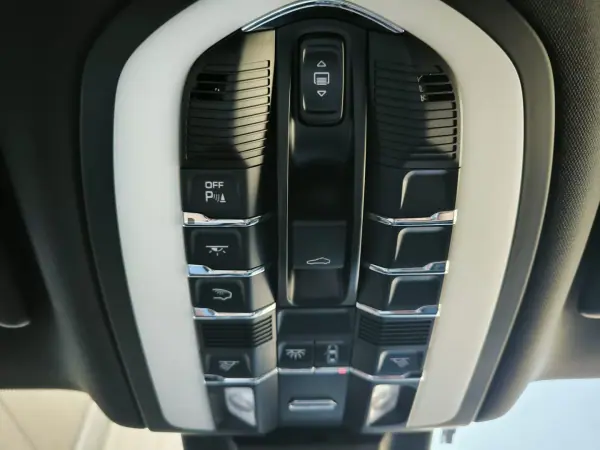 Porsche Macan 2014 - 42950 EUR, 177239 km - AUTO.MOTO.pt - 177239km - foto 51 de 59