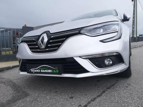 Renault Mégane 2019 - 17900 EUR, 96000 km - AUTO.MOTO.pt - 96000km - foto 6 de 27