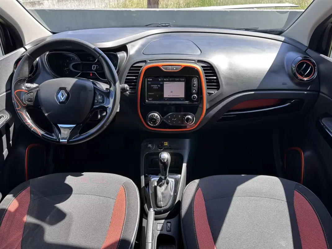Renault Captur 2014 - 9900 EUR, 217000 km - AUTO.MOTO.pt - 217000km - foto 30 de 60